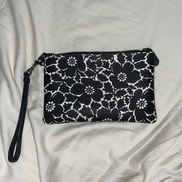 Coach wristlet - Picture 1 of 2